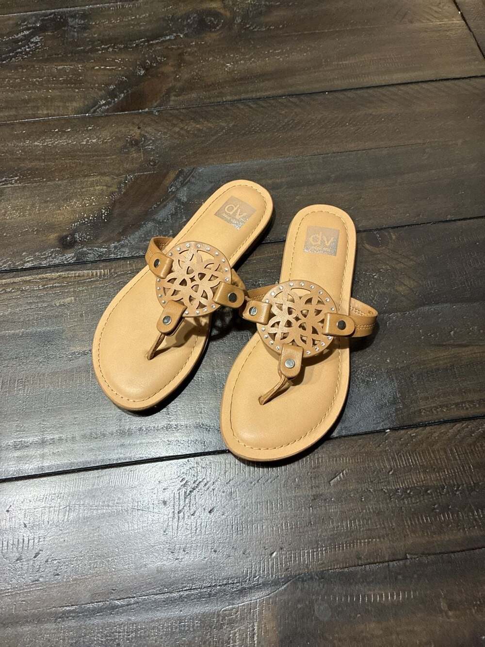DV Dolce Vita Gionna Tan Laser Cut Medallion Thong Sandals Girls size 5?